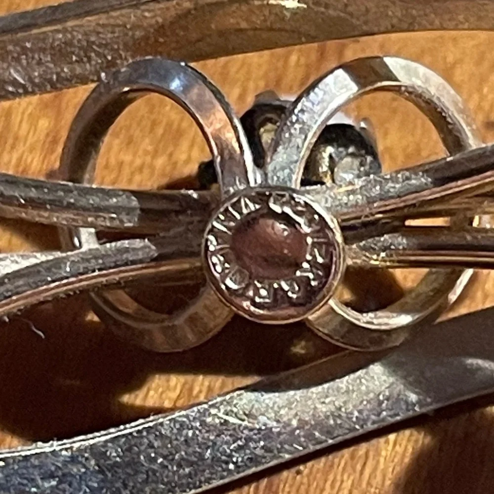 Vintage Midcentury Winard Signed 12KG Brooch in with 3 Pearls